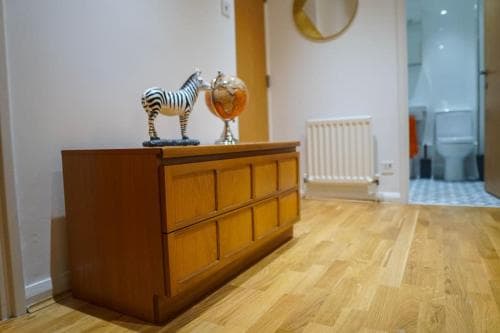 Tower 56 central, stylish & fun Image 3