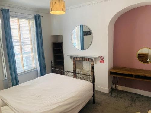 InTown - 60 Second Walk 2 Bootham Bar Walls! Image 2