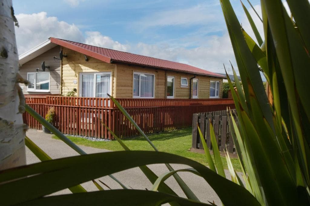 Lovely 2-Bed Chalet in Bridlington Image 3
