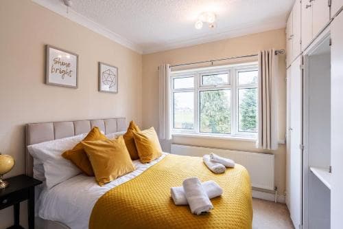 Stylish Contractor House & Friends & Free Parking & City Centre Image 3