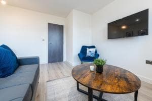 Stylish 2 bed apartment close to city Image 3