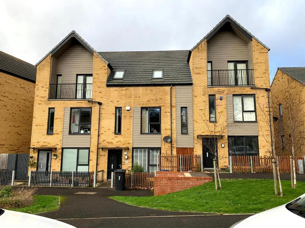 Sheffield City Centre , free Wifi & Parking - Private Room - Shared House Image 1