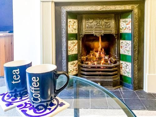 Stay In The Heart Of 'Bishy Road' At The Vines With Free Parking - York Holiday Home Image 3