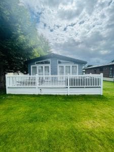 Sutton Lodge with Hot Tub Image 1