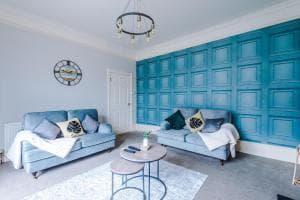 Spacious house, newly furnished, 10 mins from centre, parking and garden Image 2