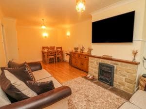 Spring Cottage Image 2