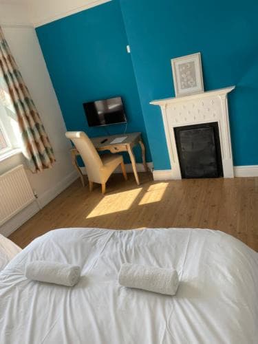 The Bay Horse Image 3