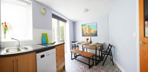 Beautifully furnished 4-bed townhouse on South Cliff Image 3