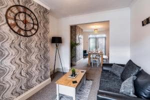 Family & Contractors & Free Parking & Airport Location Image 2