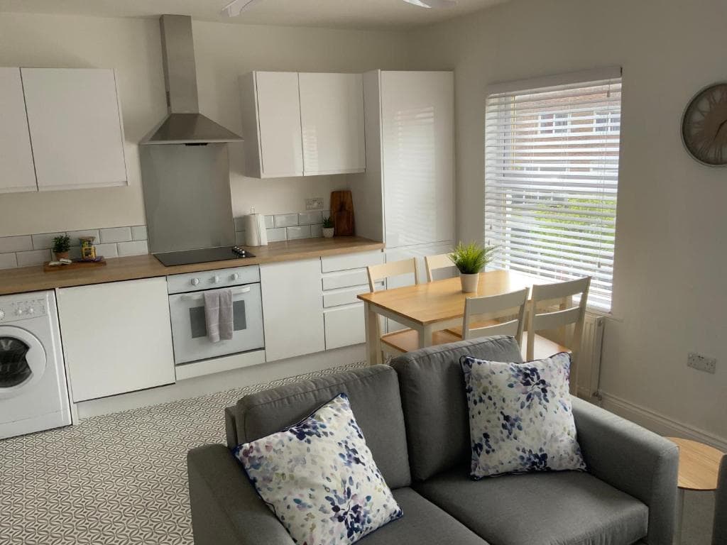 Apartment #4 - at 12 Story St Image 4