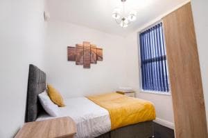 Modern, spacious apartment with free parking Image 2