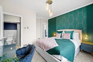 A Luxury Escape To Whitby - Hot-tub - Parking Image 2