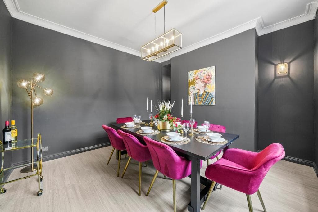 A Luxury Escape To Whitby - Hot-tub - Parking Image 1