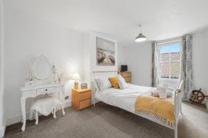 The Four Views Image 2