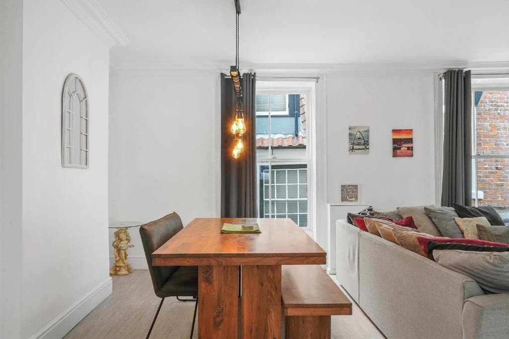 The Four Views Image 1