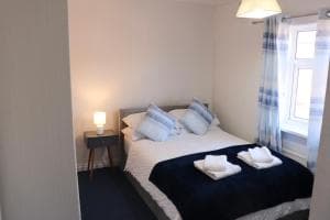 Spacious & Comfortable 3 Bedroom House - FREE WiFi & FREE Parking Image 2