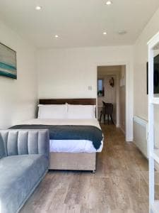 Harbour Top Studio - with parking Image 1