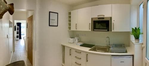 Harbour Top Studio - with parking Image 3