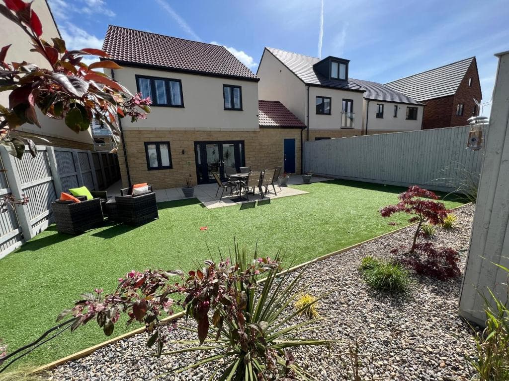 WHITBY-CAPTAINS HOUSE WHITBY - 4 bed Luxury Holiday Home Image 2