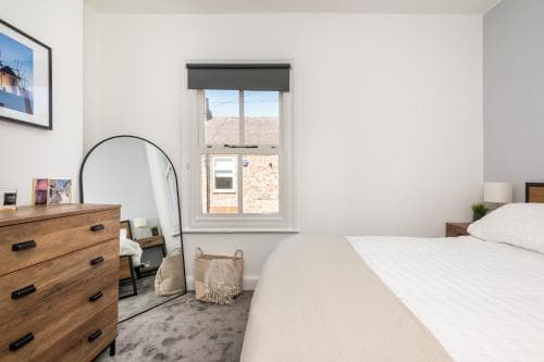 Pass the Keys Stylish Terrace with Free Parking Within City Bar Walls Image 3