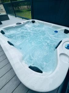 Sunbird Lodge with Hot Tub Image 2