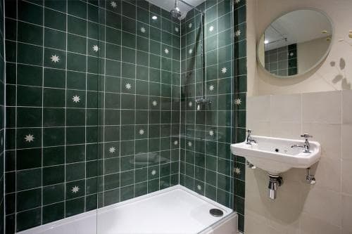 Victoria Bar Apartments Image 6