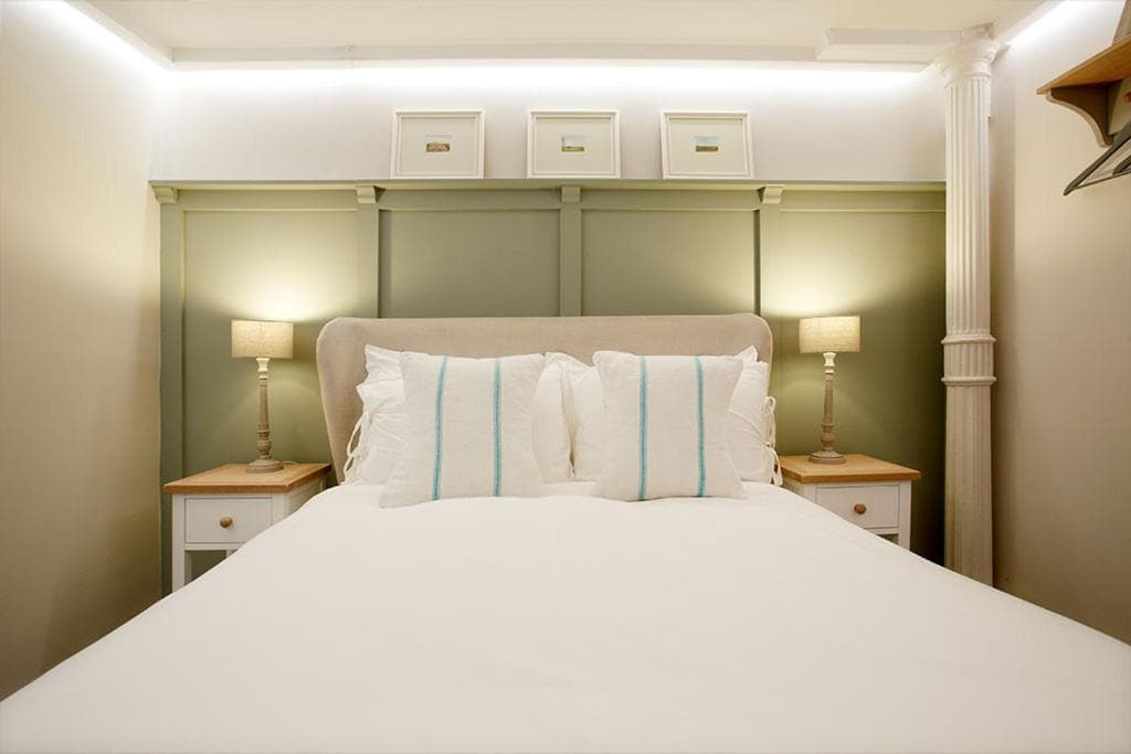 Victoria Bar Apartments Image 4