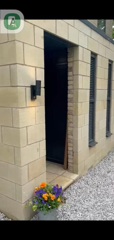 LEEDS LUX LIVING Image 1