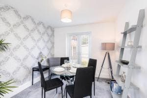 Modern Contractor House & Free Parking & Garden Image 2