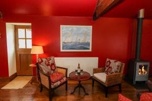 Cartwheels Cottage Image 2