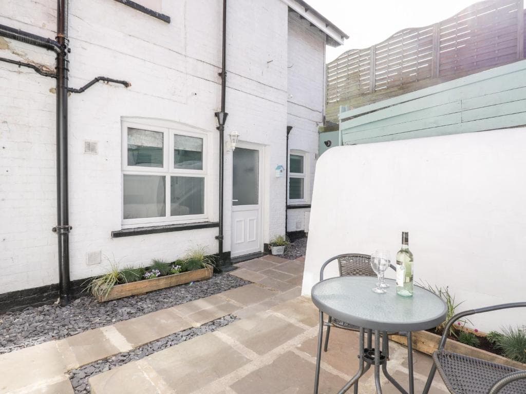 Seaglass Cottage Image 1