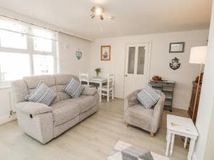 Seaglass Cottage Image 2