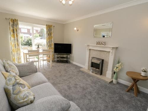 Rose Bungalow Image 3