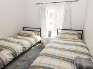 6 St Marys Walk Image 2