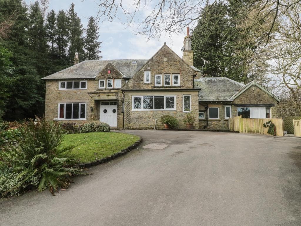 Raincliffe Manor Image 1