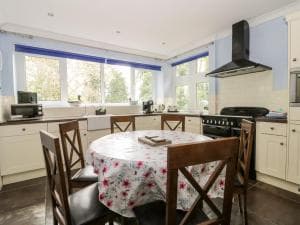 Raincliffe Manor Image 2