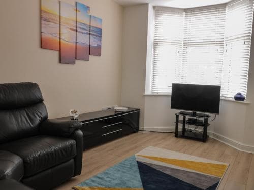 Stone's Throw Image 3