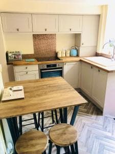 BRAND NEWLY RENOVATED DOG FRIENDLY COTTAGE, INGLETON Image 2