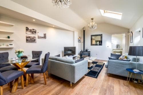 Moatside Gate Image 3