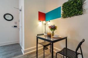 Jesouth Gorgeous Inn Striking Splashy Flashy Image 2