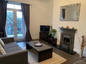 Blue Whale 2 Bedroomed 2nd Floor Appt with Sea Views, Beach & Wifi Image 3