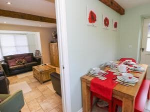 Chloe's Cottage Image 3