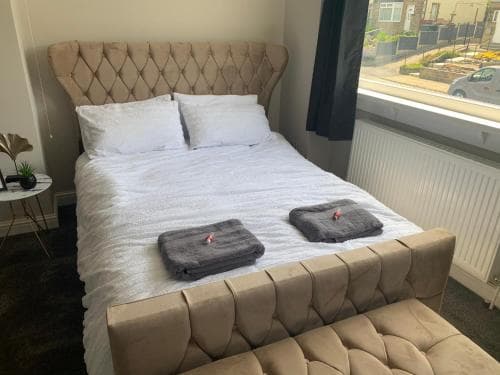 Modern 3 bedroom Luxury Home with Private Drive Image 3