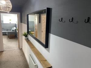 Trendy City Centre Hull Sleeps 2 or 4 with Free Secure Parking Image 2