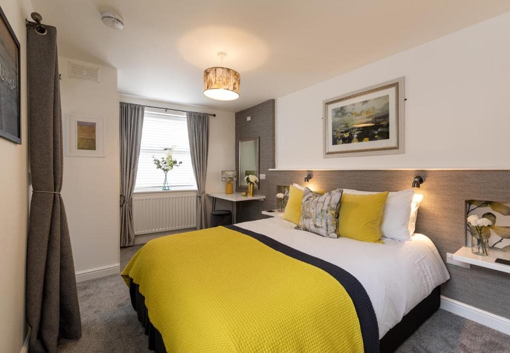 Bijou Romantic Retreat, Whitby centre Image 1