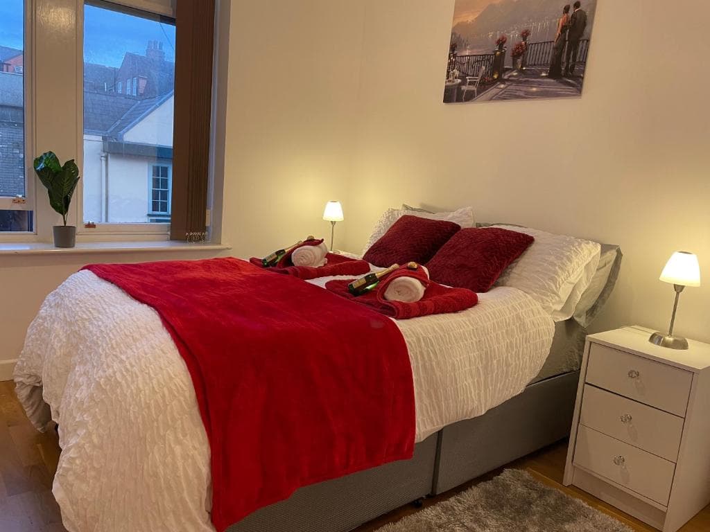 Cathedral Apartments Image 1