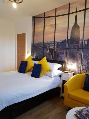 The New Yorker Mini Studio with Parking Image 3