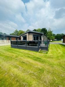 Four Seasons Lodge with Hot Tub Image 3