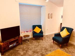 Folly View - Settle Image 2