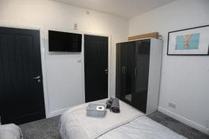 Cheerful 4-bedroom home in Sheffield Image 2